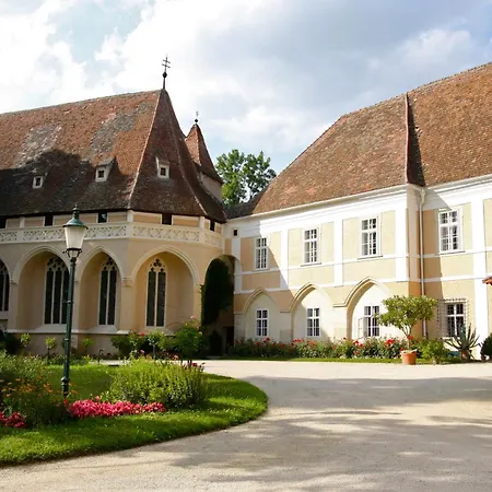 Schloss Schrattenthal Exterior photo